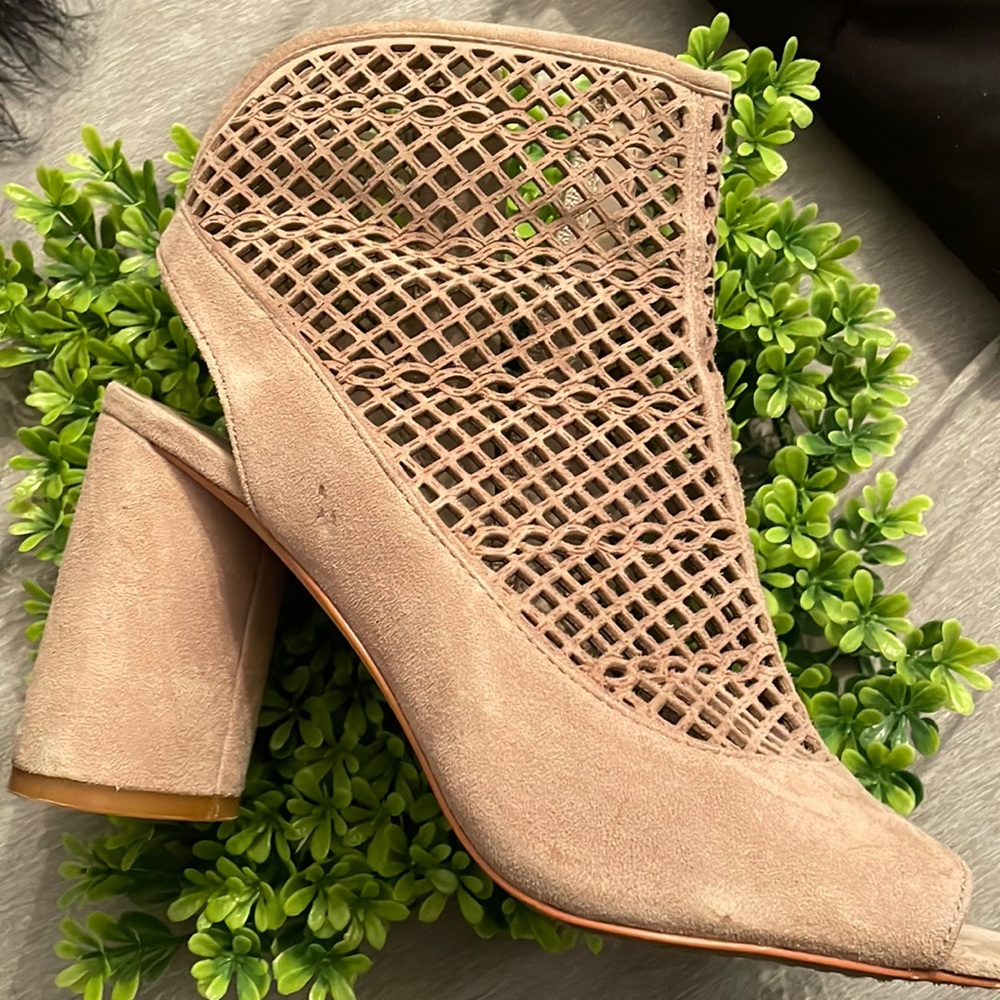 Vince Camuto booties Size 9